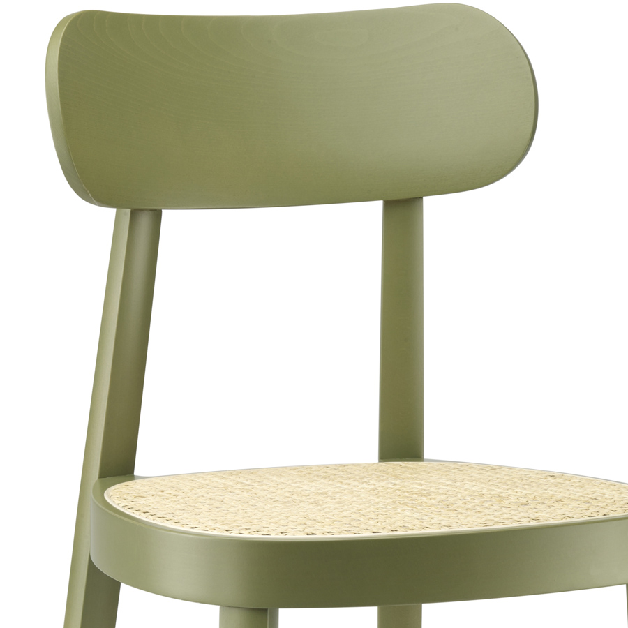 THONET 118 Holzstuhl Buche gebeizt olivgrün mit Rohrgeflecht-Sitz - Nahaufnahme