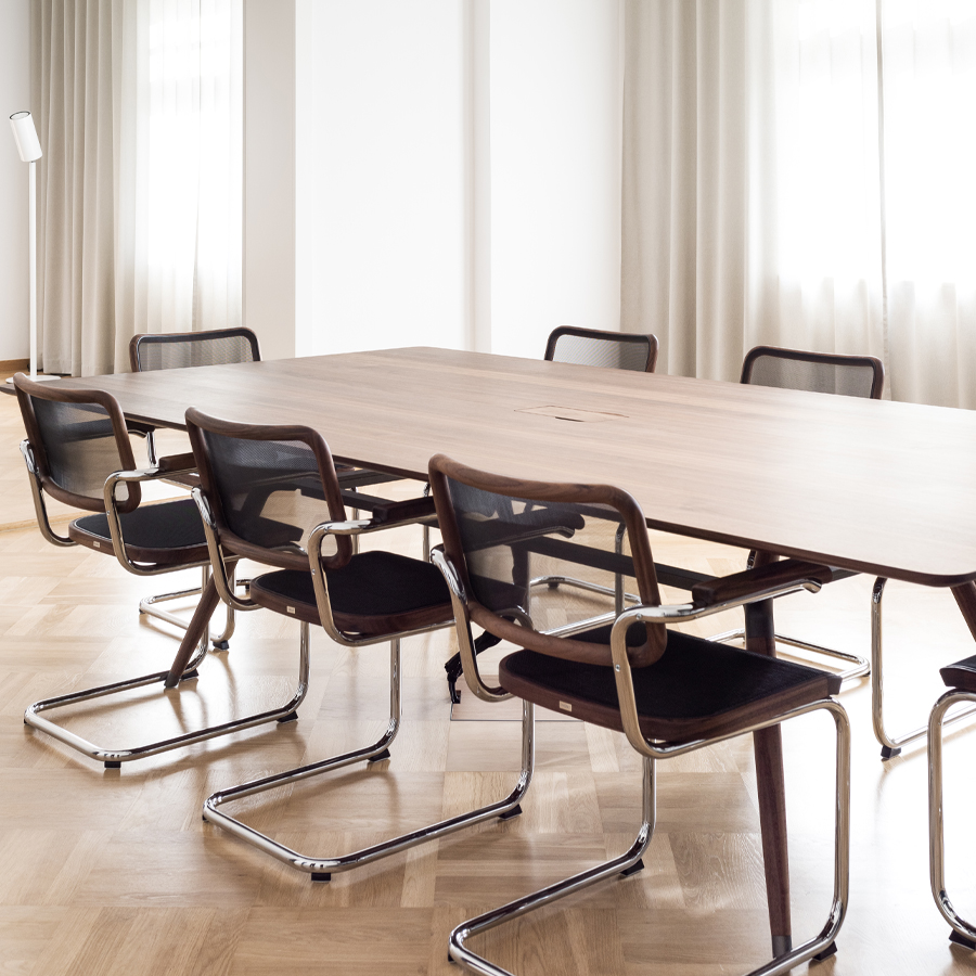 THONET Stahlrohr-Freischwinger mit Netzbespannung - Beispielbild