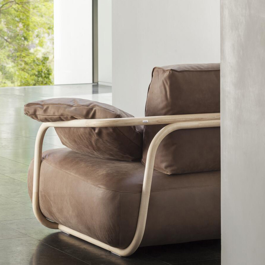 THONET 2002 Bugholzsofa mit Armlehnen - Leder braunTHONET Programm 2000 - Beispielbild