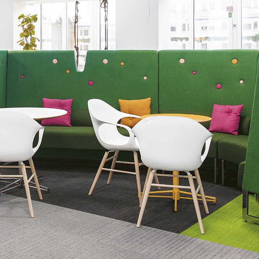 Kristalia ELEPHANT Stuhl mit Holzgestell - Beispielbild