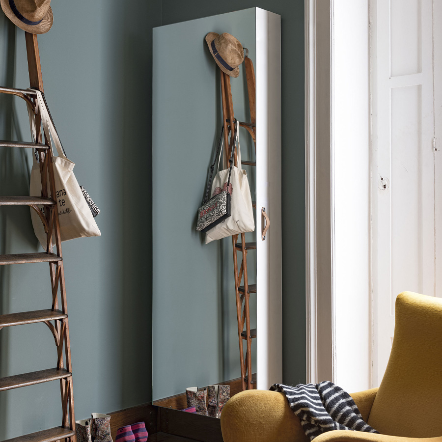 Kristalia BOXOne Spiegelmöbel mit Ledergriff - Ausführung Alu weiß lackiert - Beispielbild