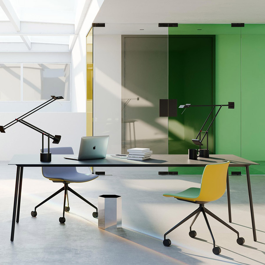 Arper Onemm Tischplatte schwarz mit Gestell aus Stahl, schwarz lackiert