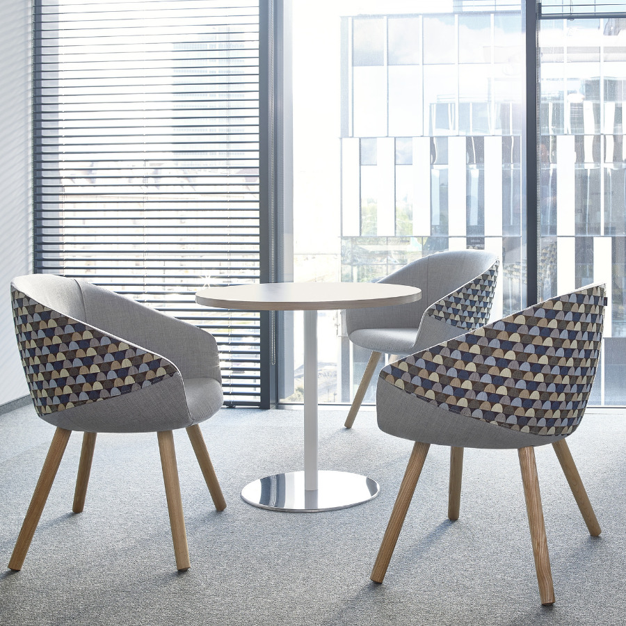 Bejot Oxco OX W 740 Sessel mit Holzbeinen Stoff Sawana