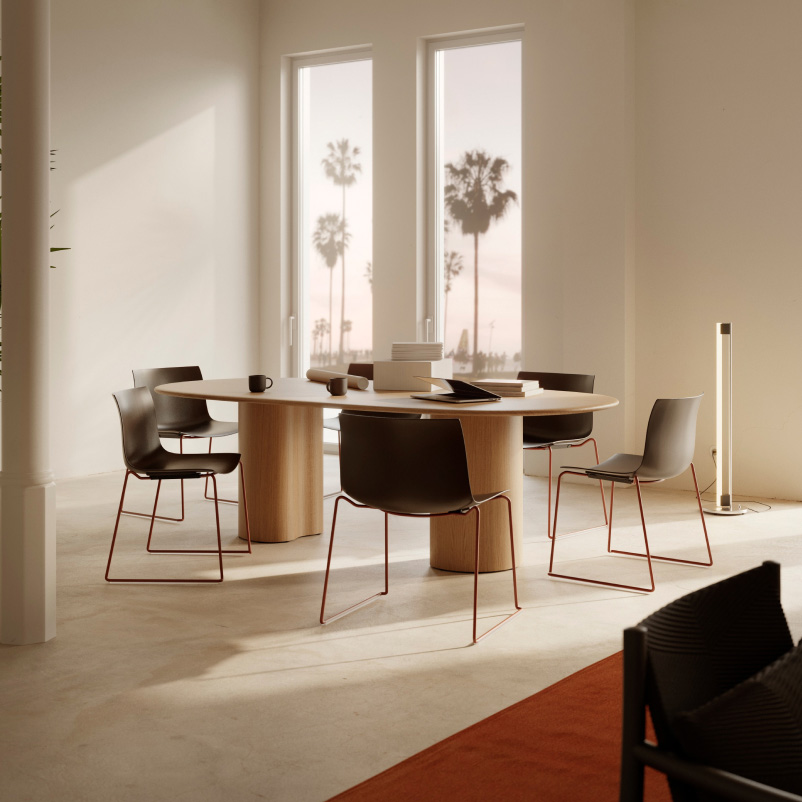 Arper Catifa Carta 3135 mit Kufengestell Schale Coffee und Gestell Farbe Rost