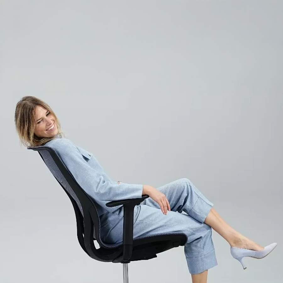 narbutas D-Chair schwarz mit fixen Armlehnen ohne PU-Auflagen