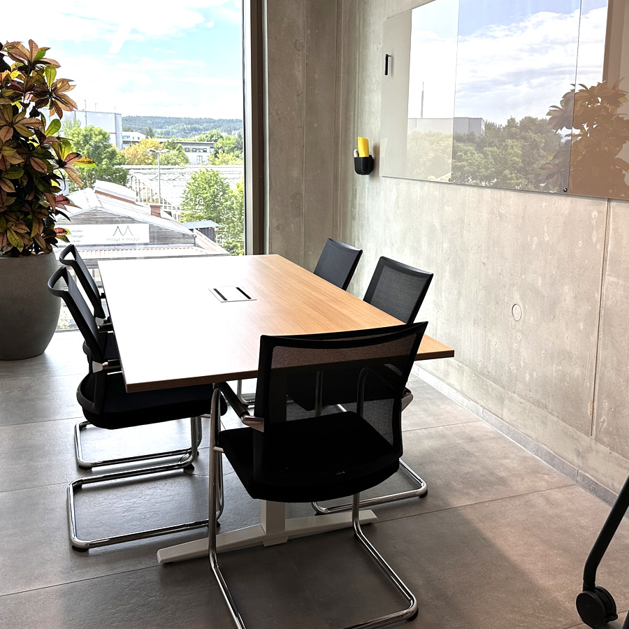 Klöber Orbit Network Gestell Chrom glänzend mit Kunststoffauflage schwarz