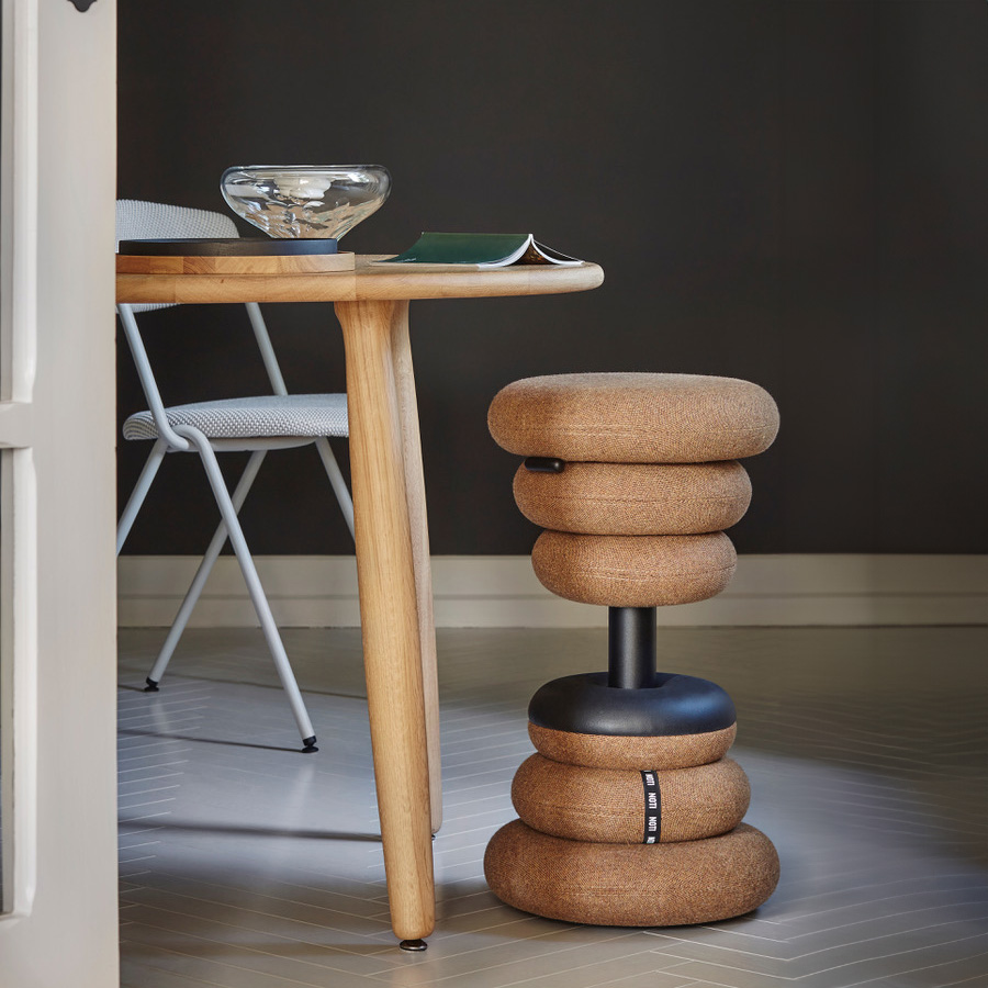 Noti Banffy Sitzhocker in verschiedenen Farben