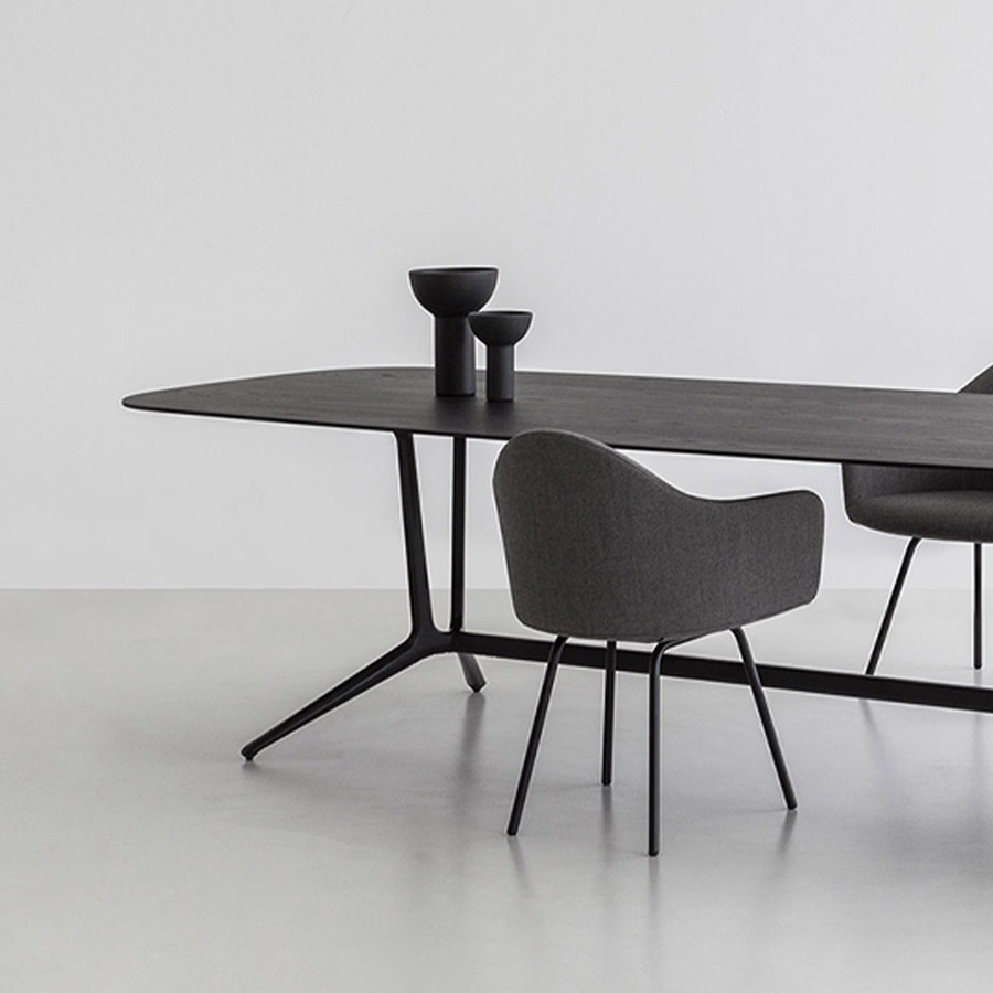 lapalma Trail Tisch Indoor | schwarz offenporig | rechteckige Platte | Beispielbild