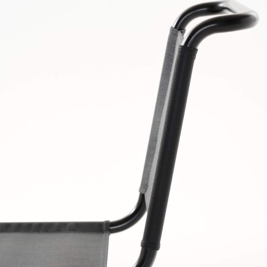 THONET Stahlrohr-Freischwinger S 533 N Outdoor | Netzbespannung und Gestell schwarz | Nahaufnahmme Rückenlehne