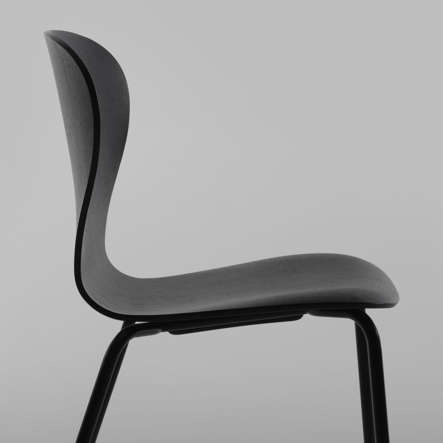 THONET S 220 Formholz-Stuhl | Edelholz Eiche schwarz | Seitenansicht nah