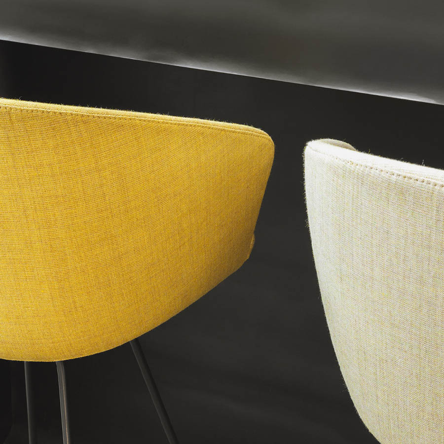 lapalma GLOVE Barhocker gepolstert mit Kufengestell