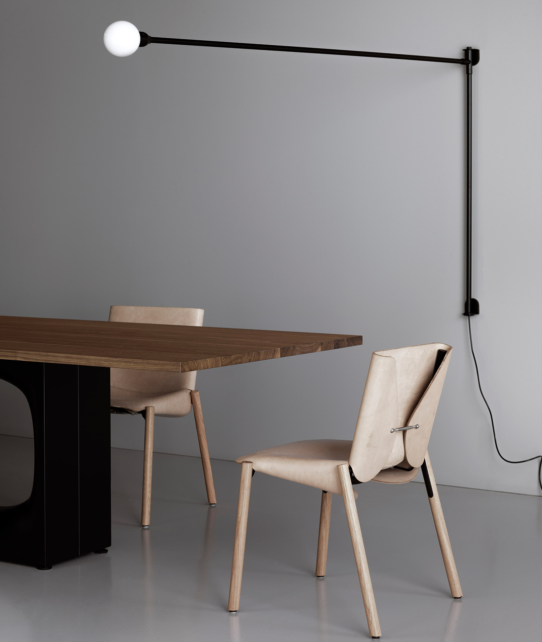 1085 Edition Kristalia Leder natur