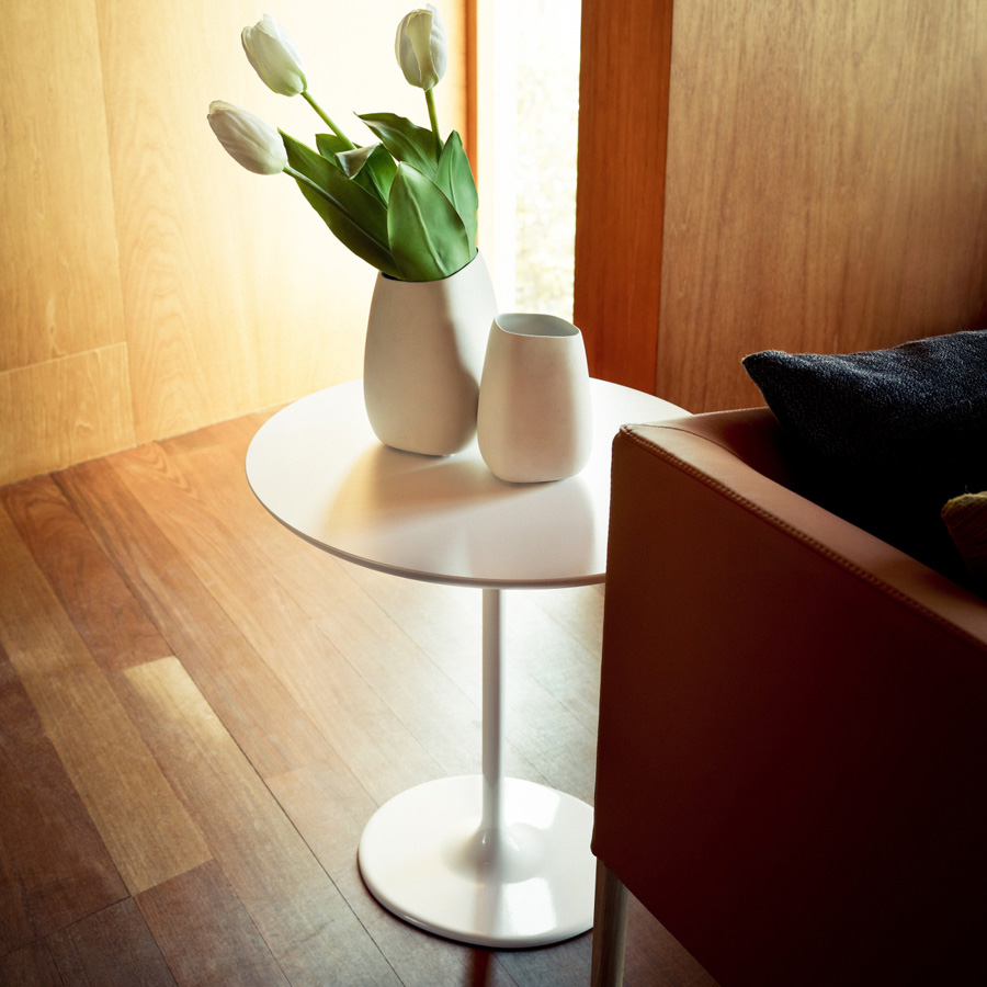 Arper DIZZIE Beistelltisch Platte weiß (hier Ausführung oval) - Höhe 50 cm