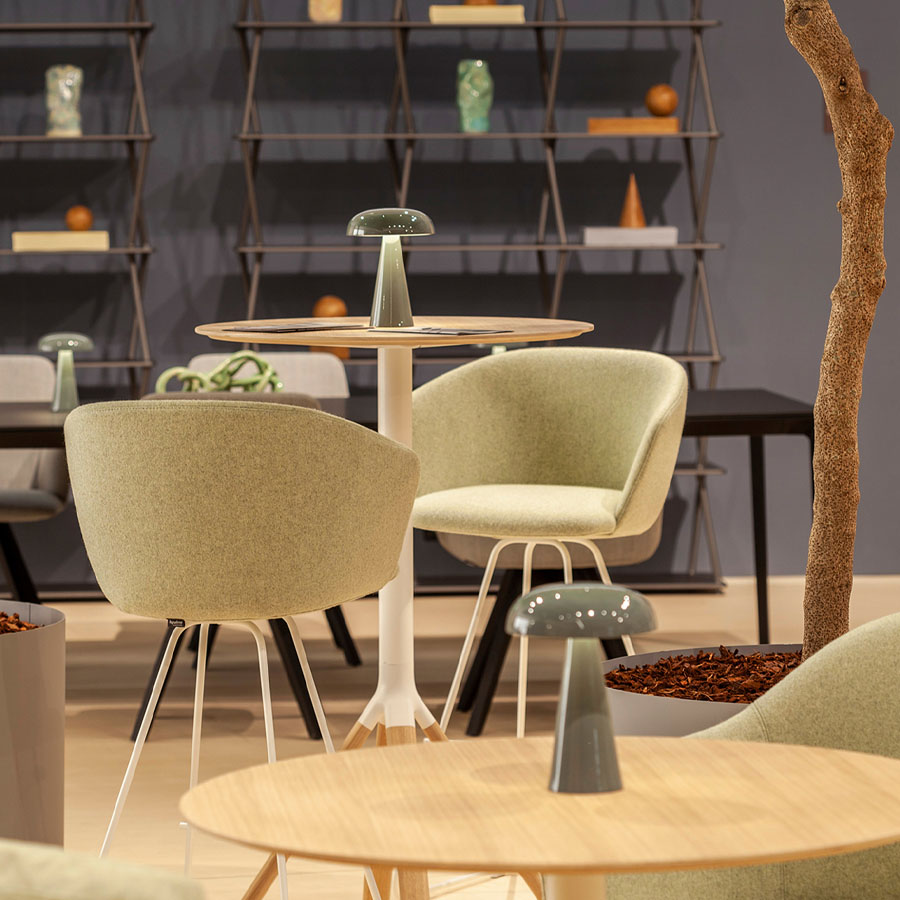 lapalma GLOVE Barhocker gepolstert mit Kufengestell