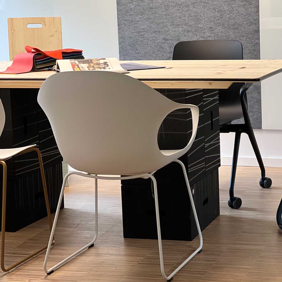 Kristalia ELEPHANT Stuhl weiß mit Kufengestell weiß