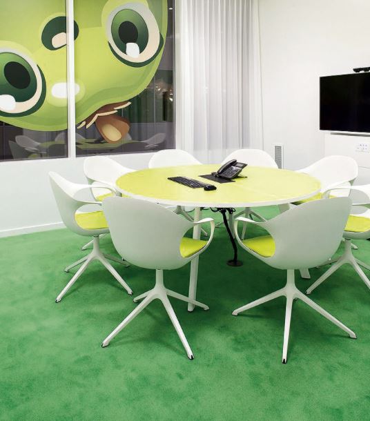 Kristalia Elephant Drehstuhl Beispielbild