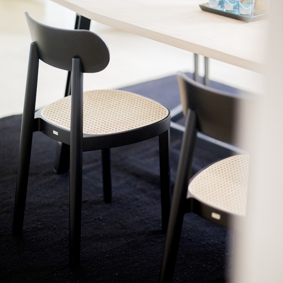 THONET 118 Holzstuhl - Beispielbild zeigt schwarz TP 29