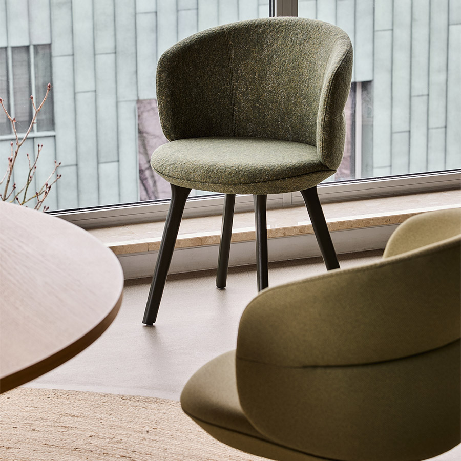 Noti Ekori, Bezug Arda 0961, Massivholzgestell Eiche schwarz