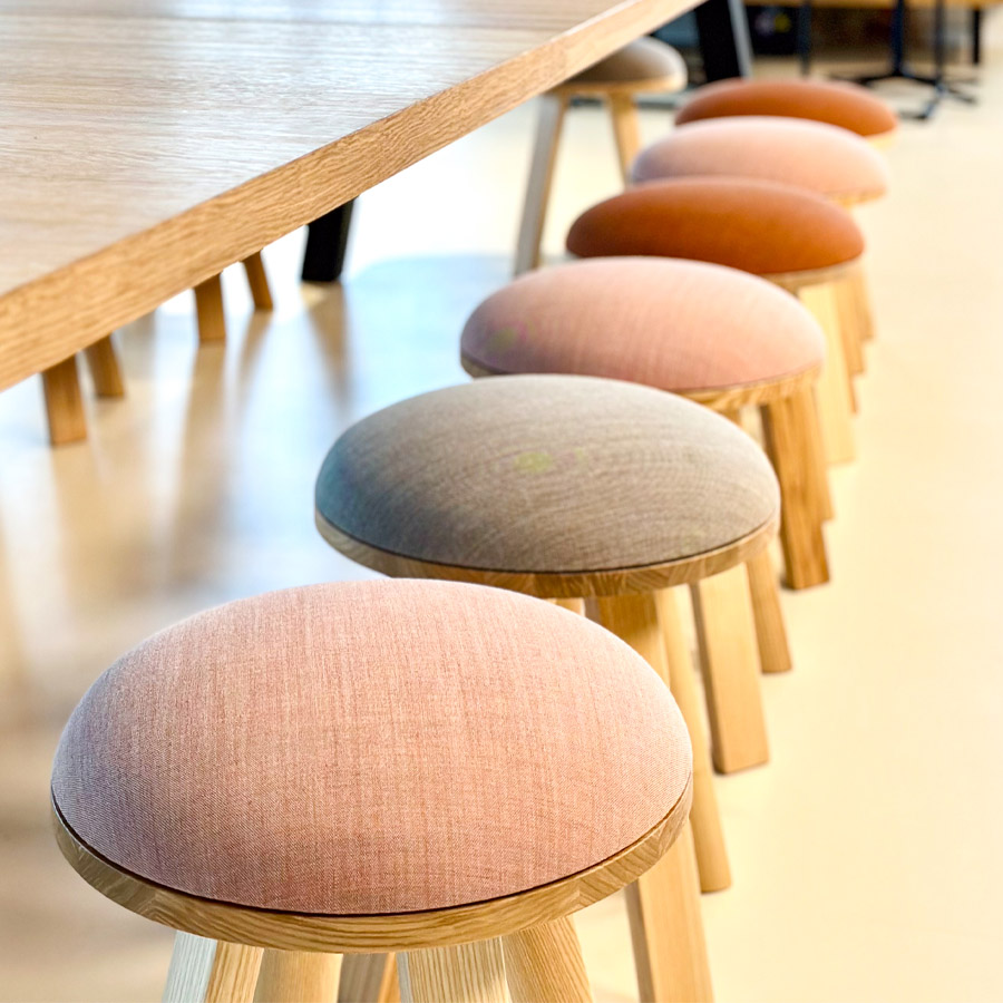 BuzziSpace BuzziMilk Sitzhocker | Beispielbild