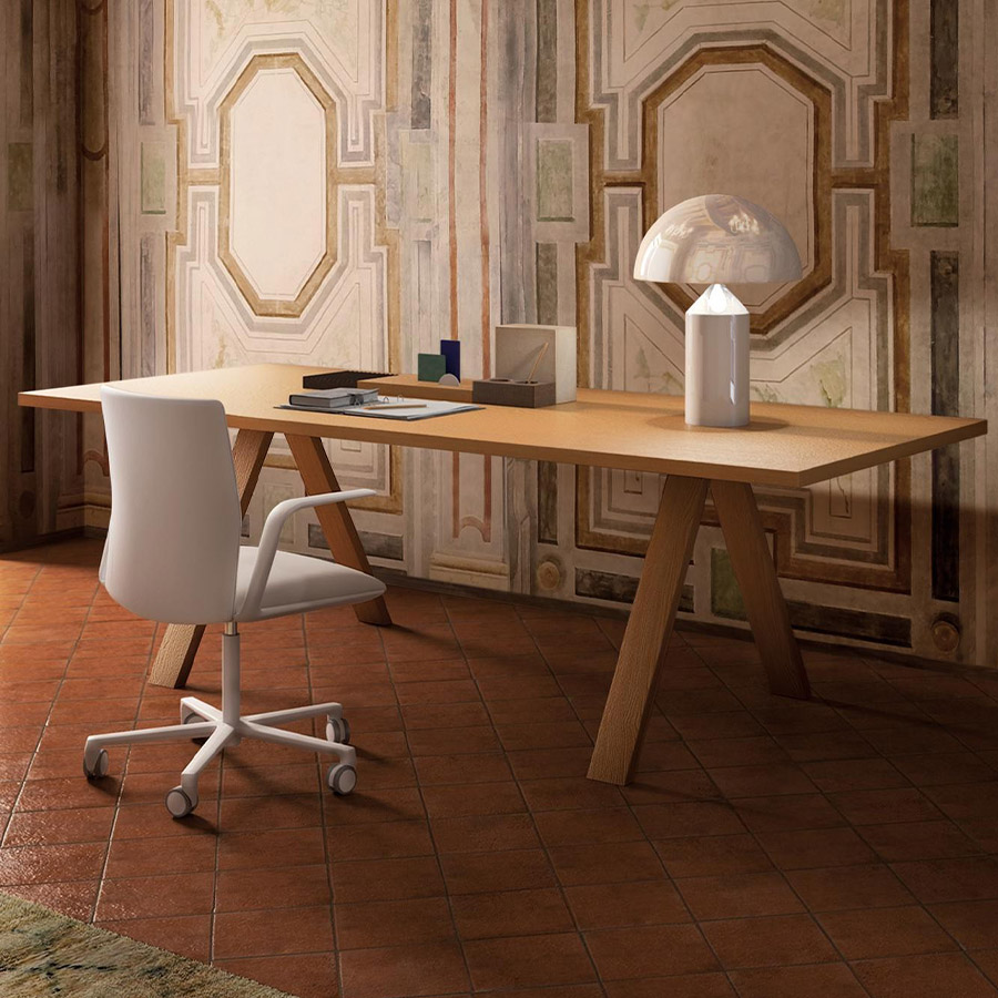 Arper Cross Tisch Höhe 74 cm in Eiche natur