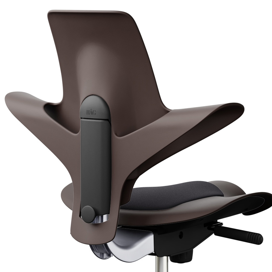 HAG Capisco Puls 8010 Detailaufnahme Braun mit Kissen Charcoral