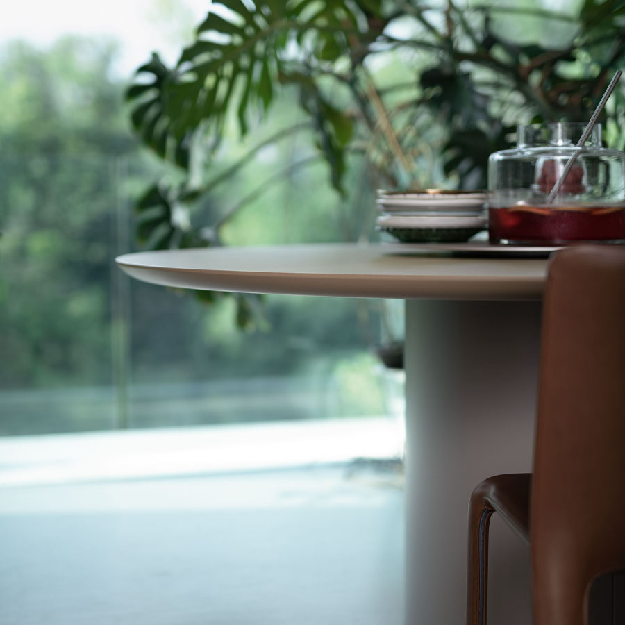 Kristalia Holo Pilaar - Esstisch - runde Ausführung Beispielbild