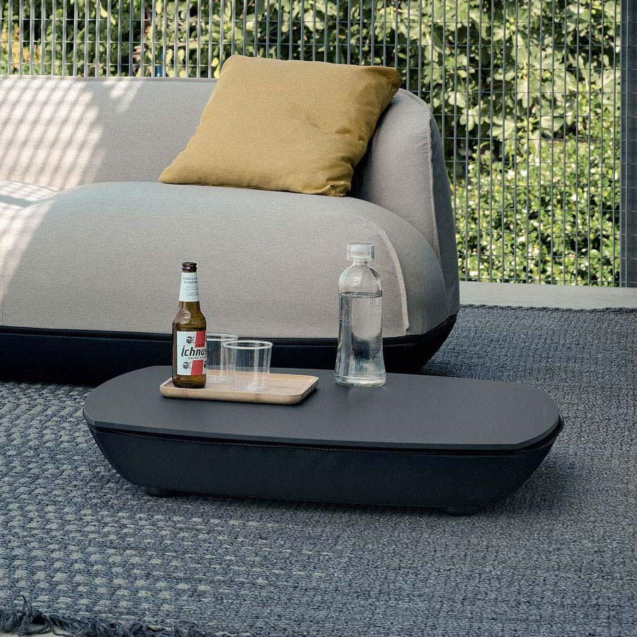 Kristalia Brioni Outdoor Beistelltisch, Tischplatte schwarz