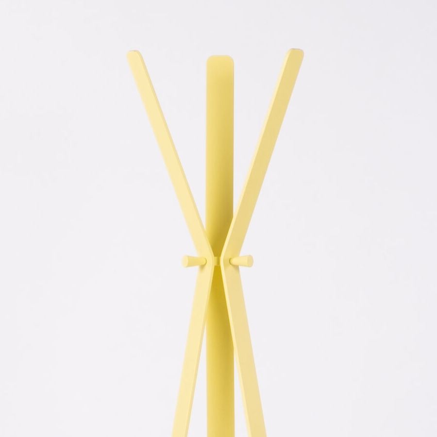 Cascando Bend Garderobe hellgelb Nahaufnahme