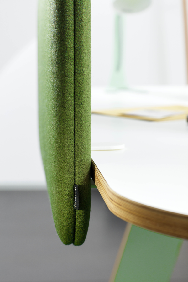 Cascando Pillow Desk mit Klemmbefestigung