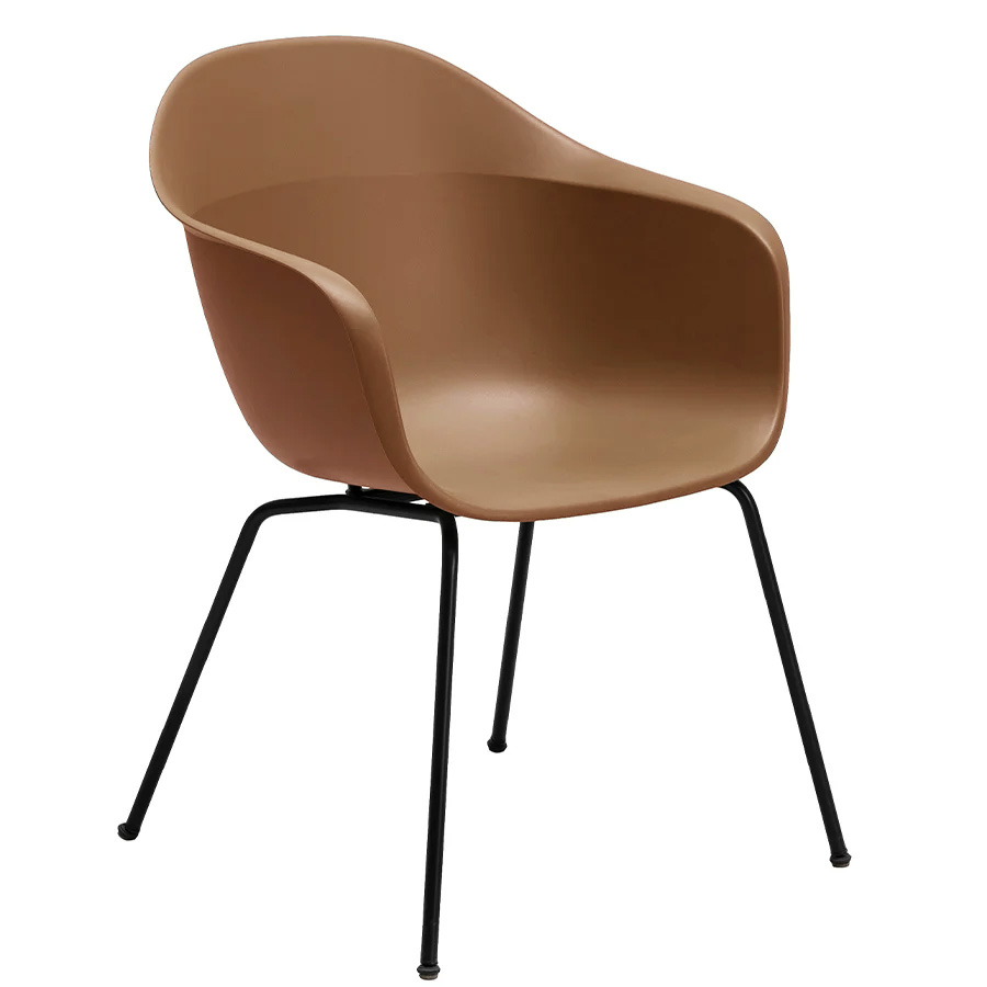 Kristalia Elephantino mit geschlossener Sitzschale in Argilla und Gestell in Schwarz