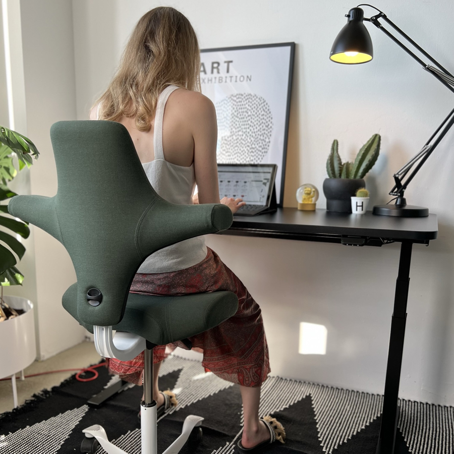 HAG Capisco 8106 mit Schreibtisch NewWork