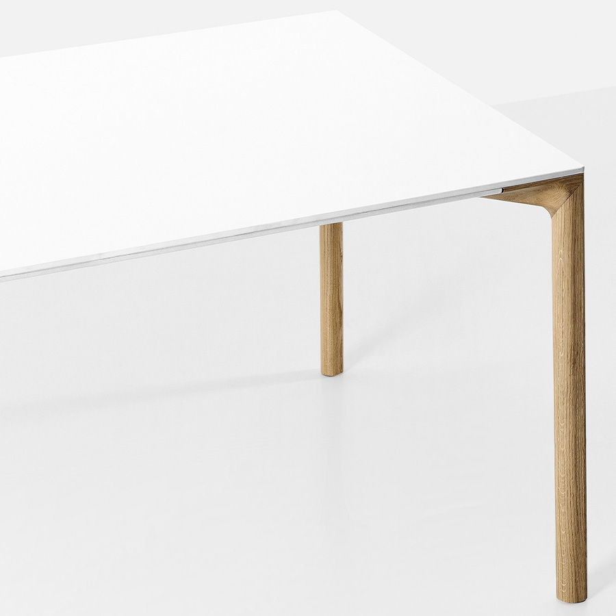 Kristalia Boiacca TIsch mit Gestell Eiche natur, Tischplatte pure white Laminat
