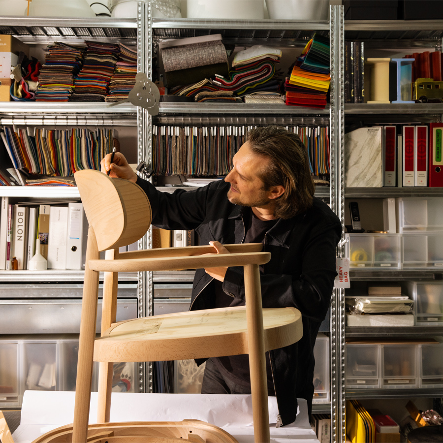 THONET 119 Holzstuhl mit Armlehnen - Beispielbild