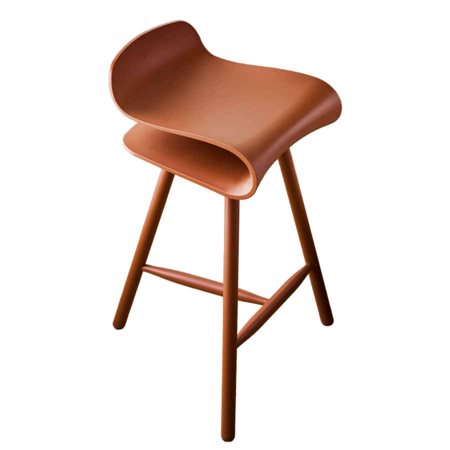 Kristalia BCN Barhocker korallenrot mit Holzgestell lackiert