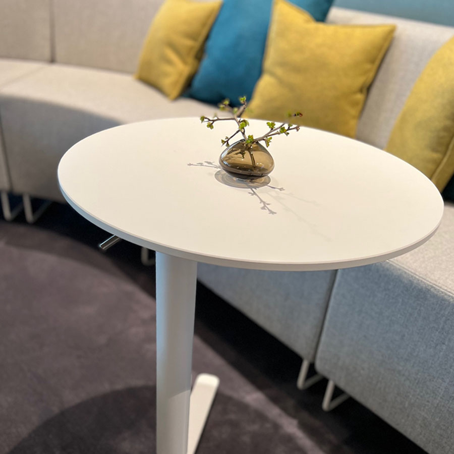 lapalma YO Beistelltisch weiß mit runder Platte höhenverstellbar