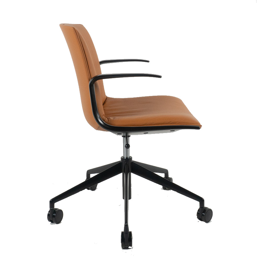 Arper CATIFA Up Leder Elmo soft mit Armlehnen - Drehgestell mit Rollen