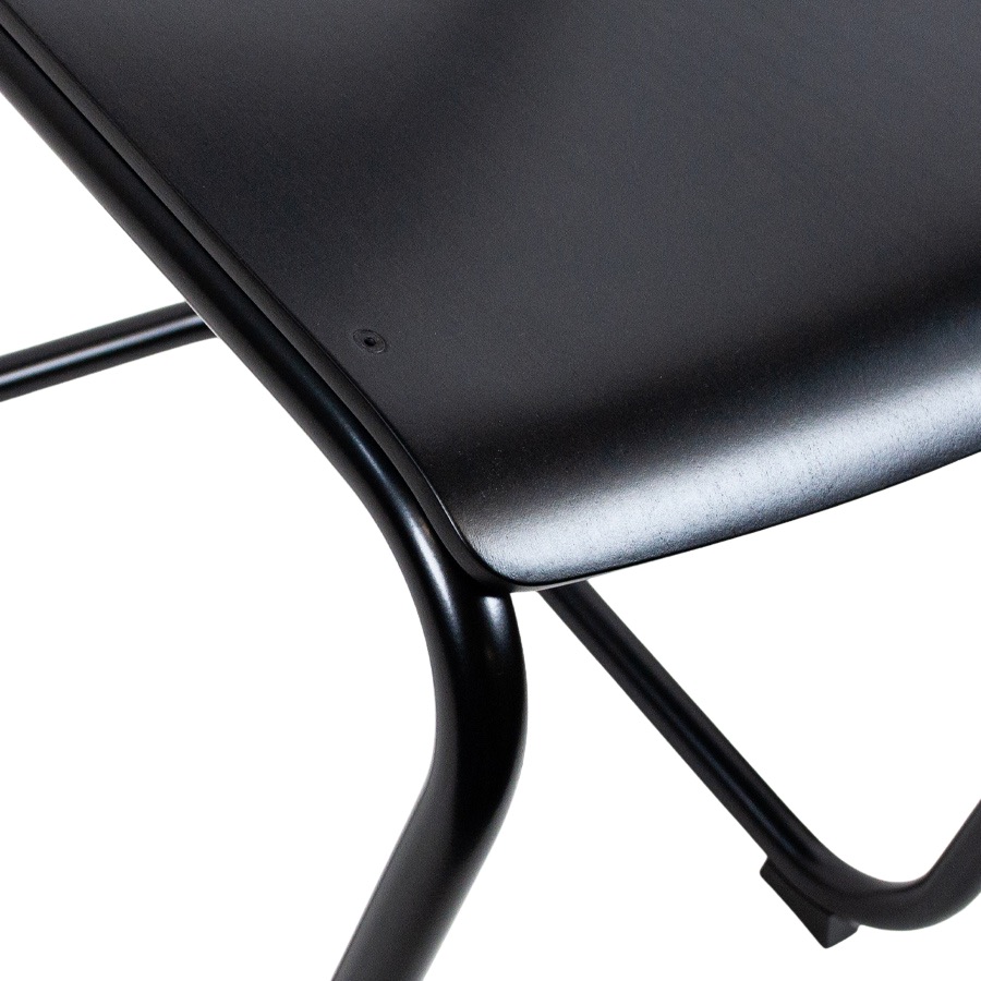 THONET Stahlrohr-Freischwinger S 43 F mit Armlehnen - Nahaufnahme Sitzfläche