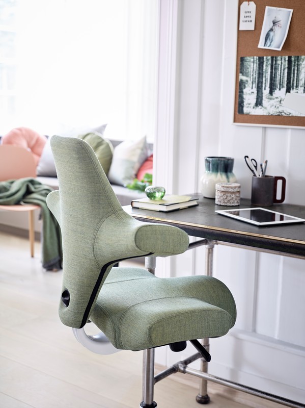 HÅG CAPISCO 8106 Stoff Remix mit Sattelsitz