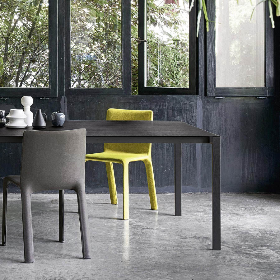 Kristalia Thin-K Aluminium Esstisch - Beispielbild