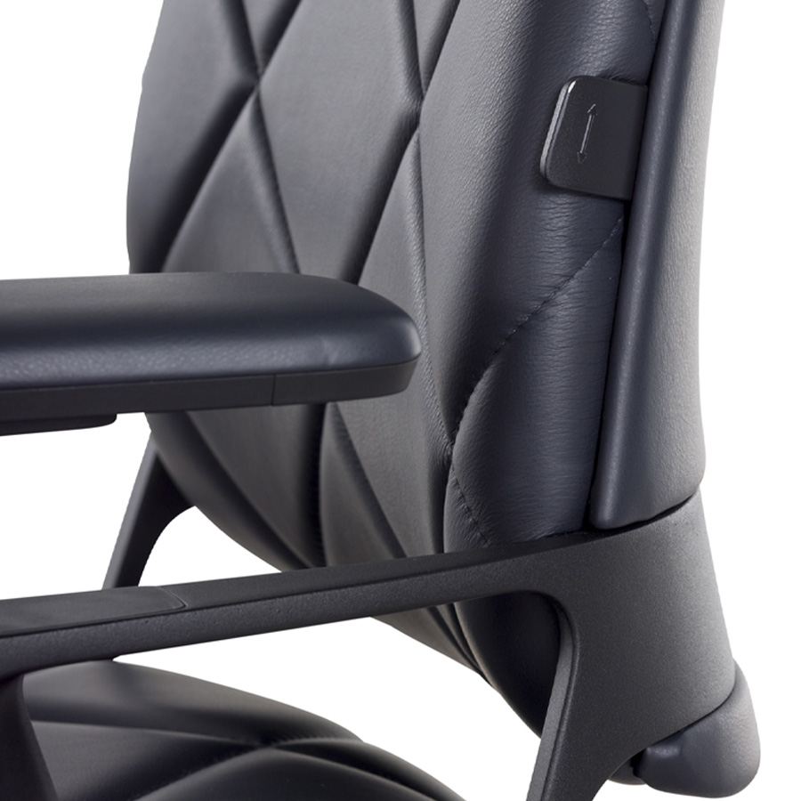 Klöber CONNEX2 (cnx95) - Bezug Premium Leder schwarz - mit Steppung - Detailaufnahme