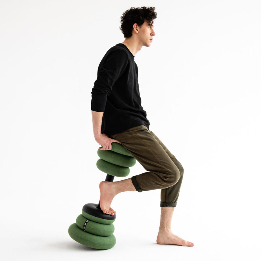 Noti Banffy Sitzhocker in Benutzung