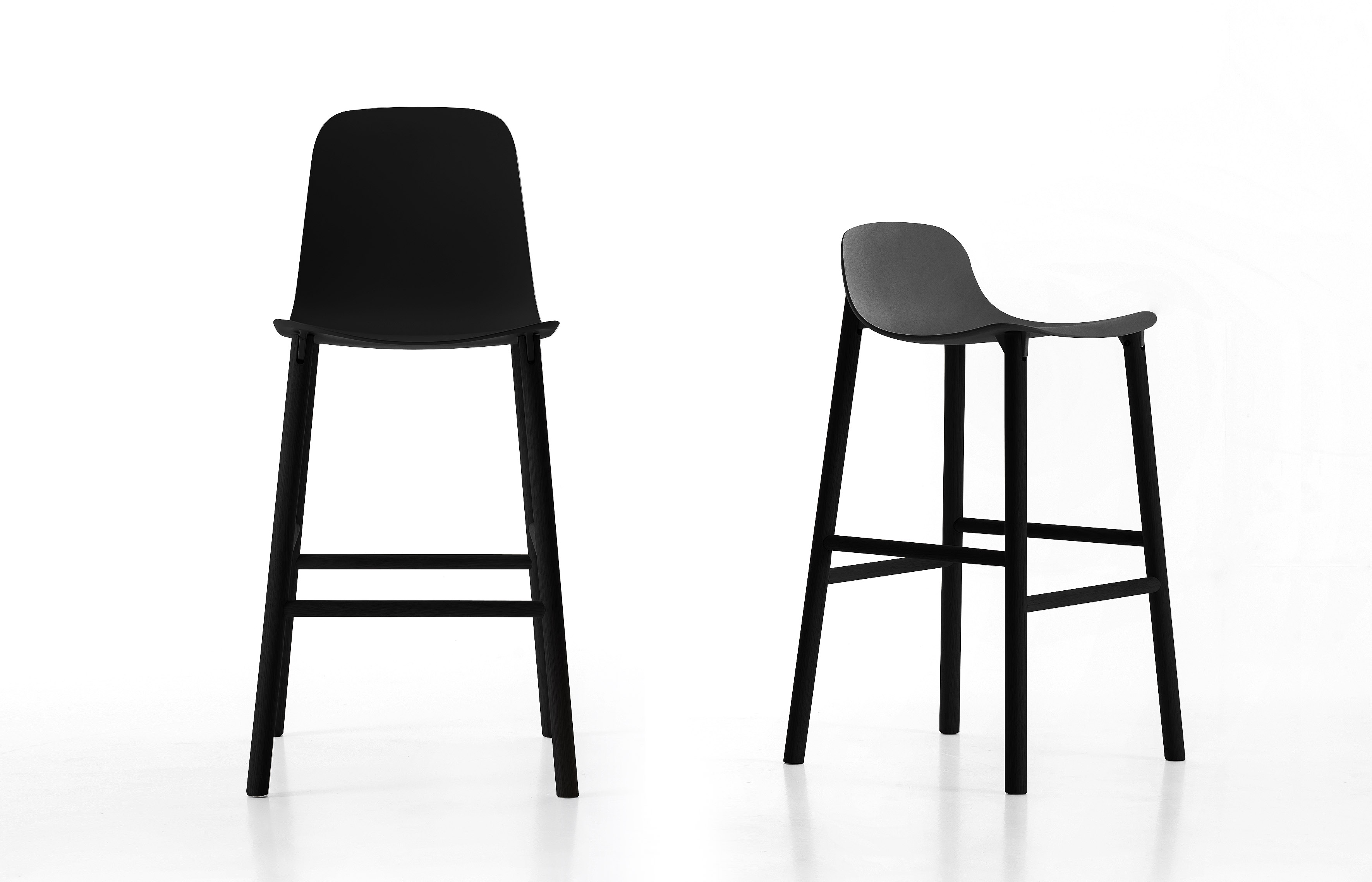 Kristalia Sharky Alu Barhocker in schwarz