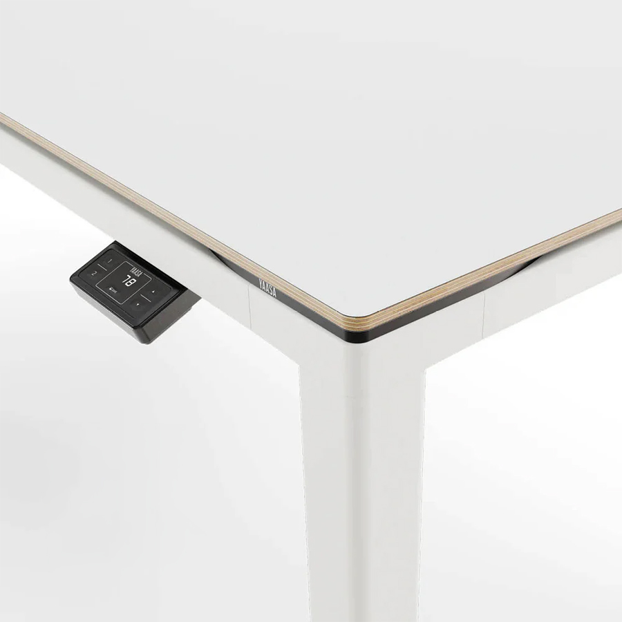 Yaasa Desk Four Tisch Gestell weiß, Tischplatte Multiplex-Weiß mit ausklappbaren Bedienelement