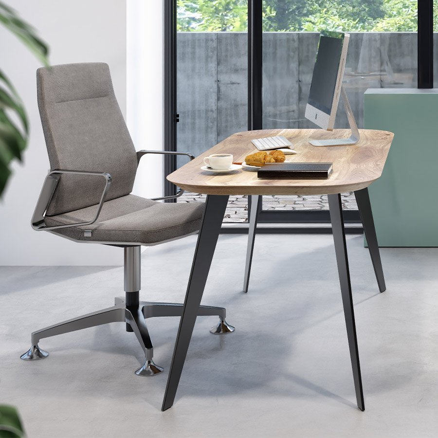 Trebord Enke Tisch, Tischplatte Eiche, Gestell RAL 9005 schwarz