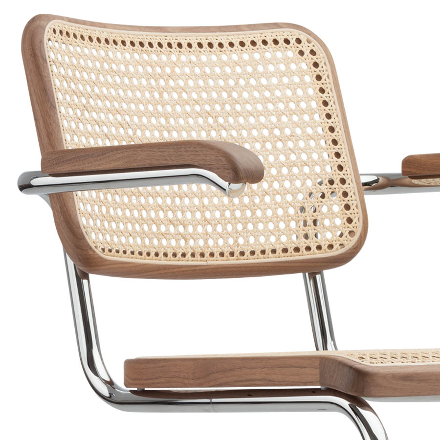 THONET S 64 V | Nussbaum Pure Materials | Stahlrohr-Freischwinger mit Armlehnen | Nahaufnahme