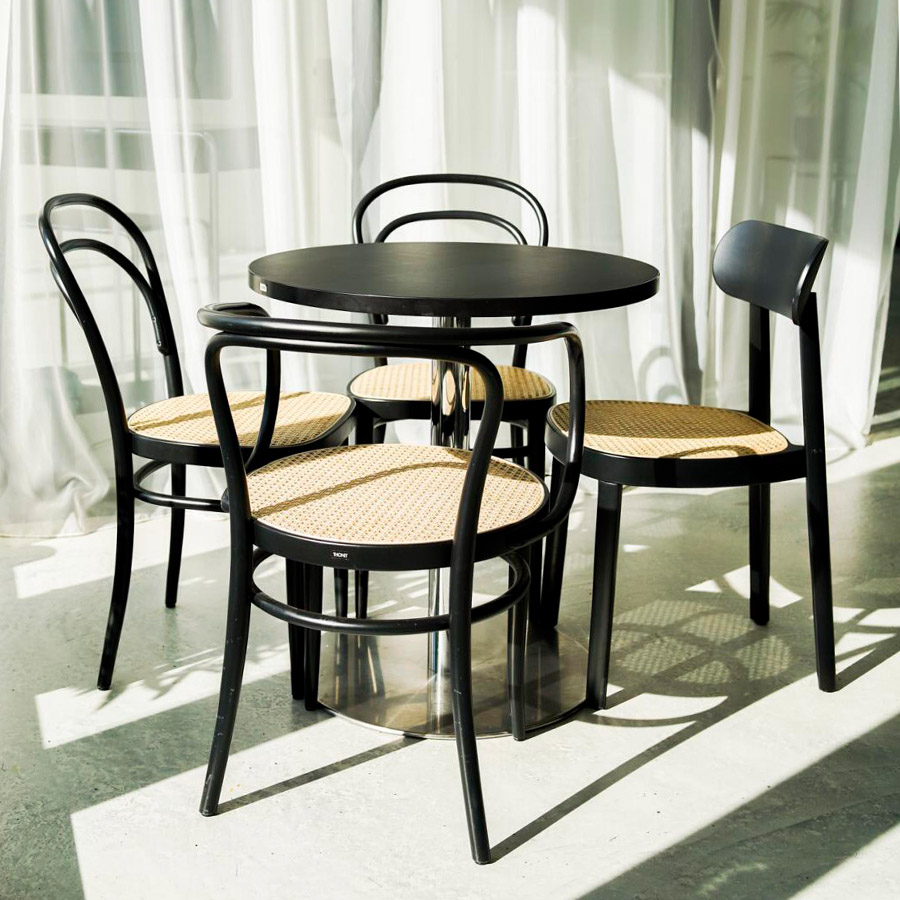 Thonet S 1123 Tischplatte Buche schwarz lackiert, gerade Kante, Gestell chrom