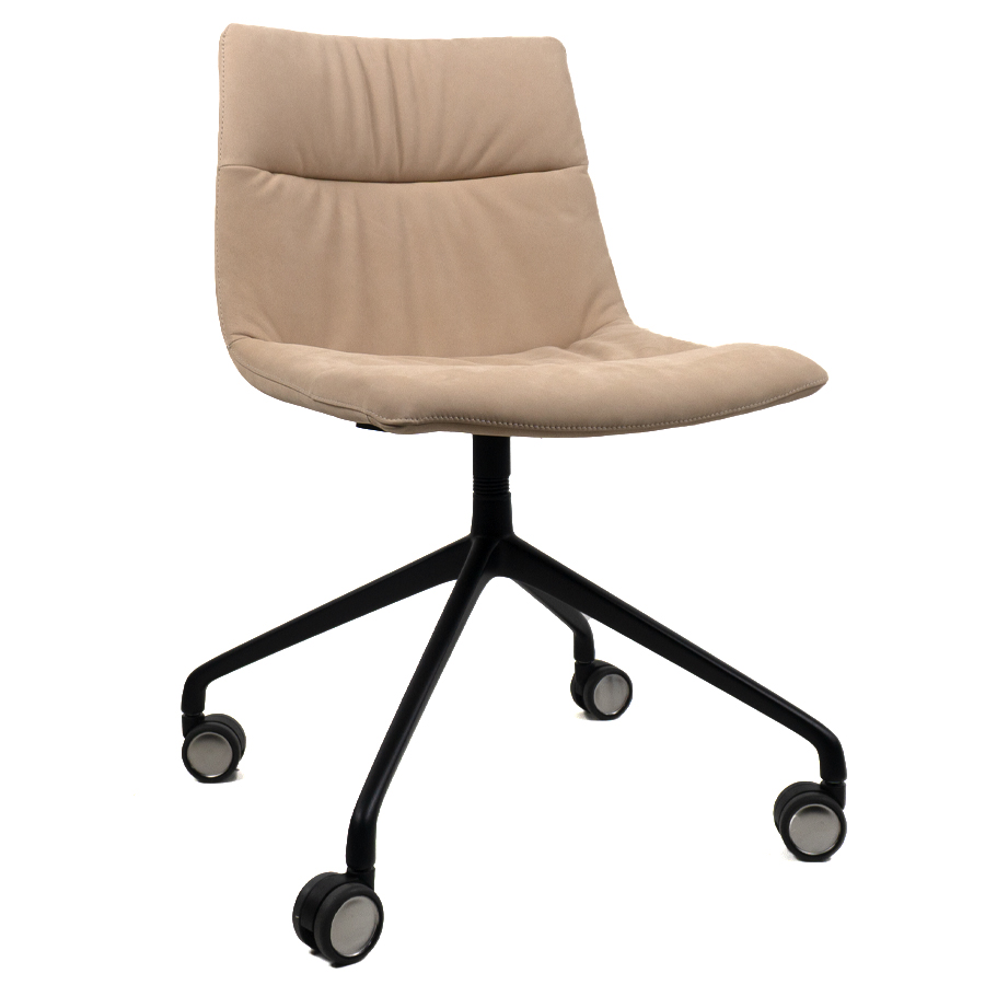 Girsberger Marel | Bezug Leder 3697 camello | Gestell schwarz mit Designrollen