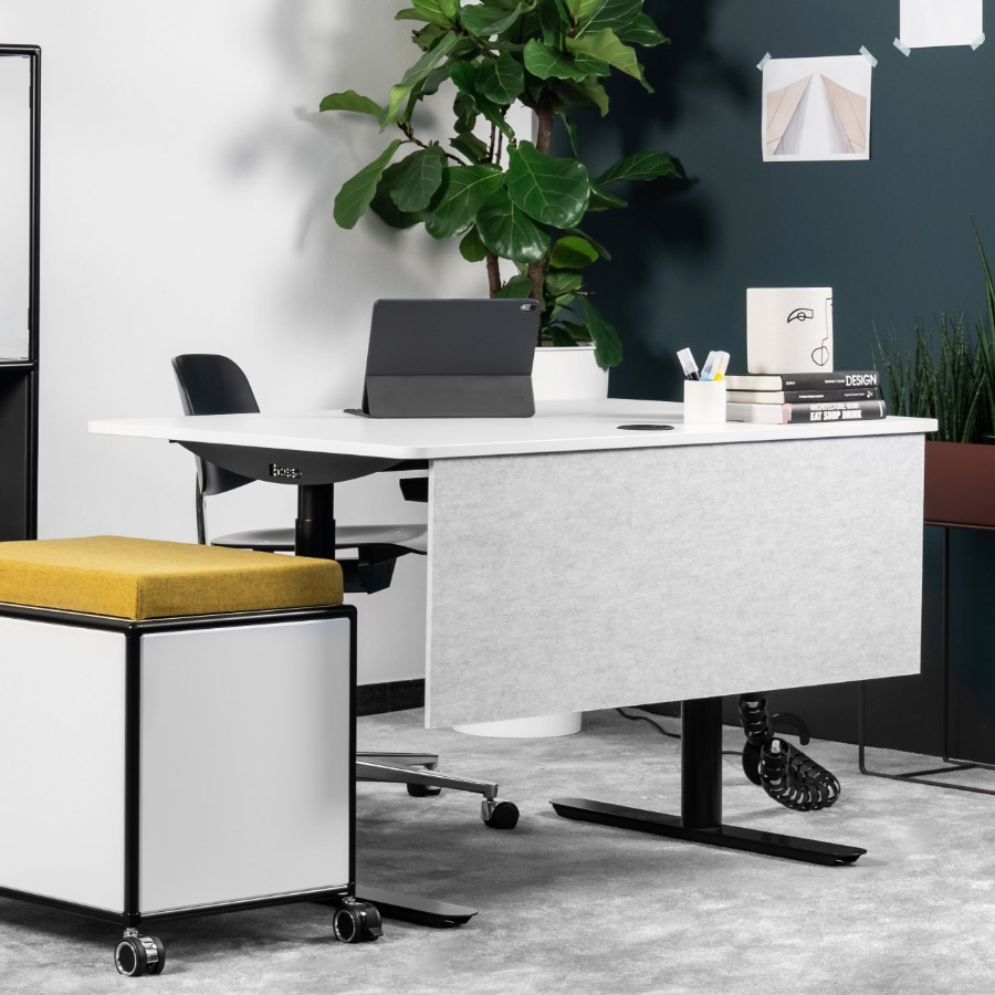 Bosse M3 Desk schwarz mit Beinraumblende und Container