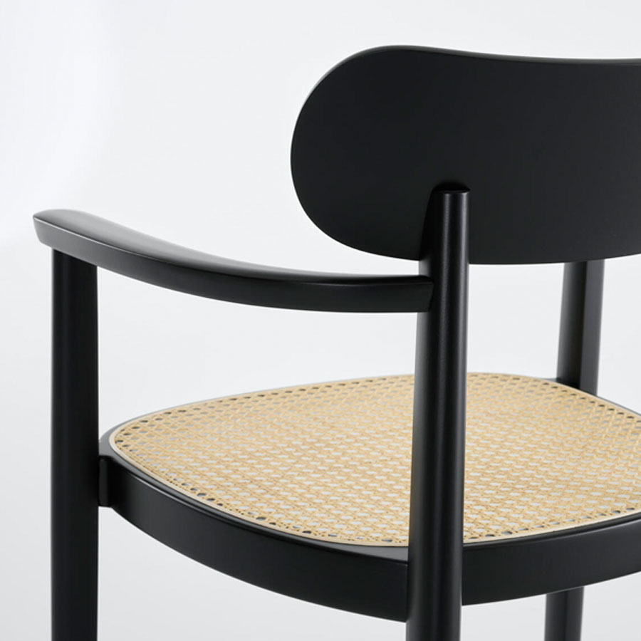 THONET 118 FV Holzstuhl mit Armlehnen | Rohrgeflecht-Sitz | Buche gebeizt schwarz | Rückansicht