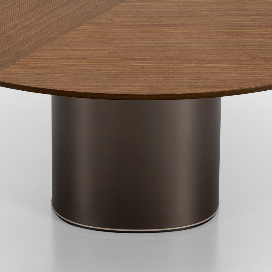 Kristalia Holo Pillar - Esstisch - Standfuß braun - Tischplatte Nussbaum